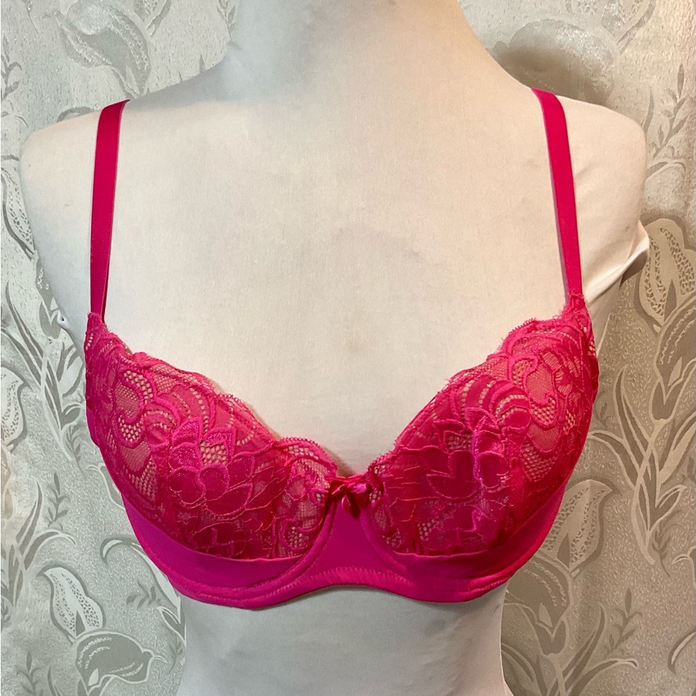 Fredricks of Hollywood Manuela Pink Underwire Bra 32D